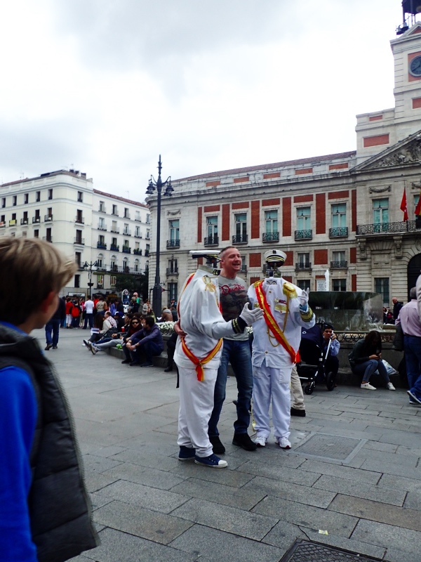 Buskers everywhere-Puerta del Sol Madrid